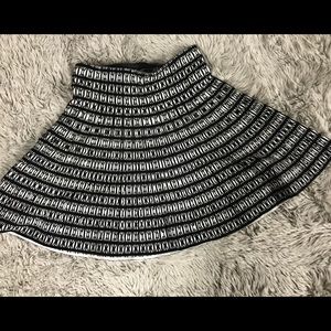 Skirt black and white
